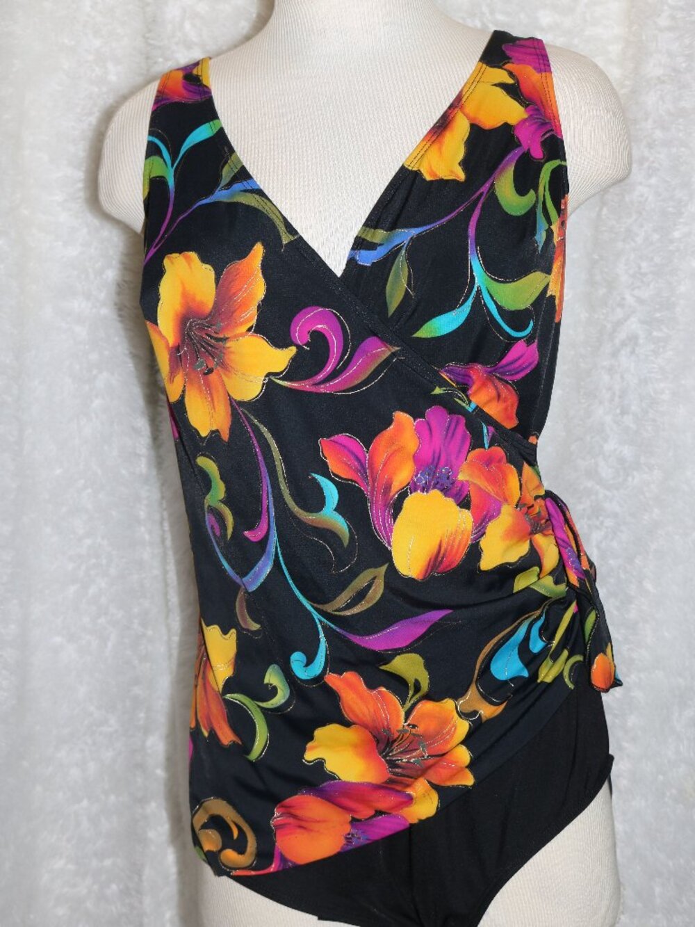 Inches Away Woman's one-piece swimsuit size 20W